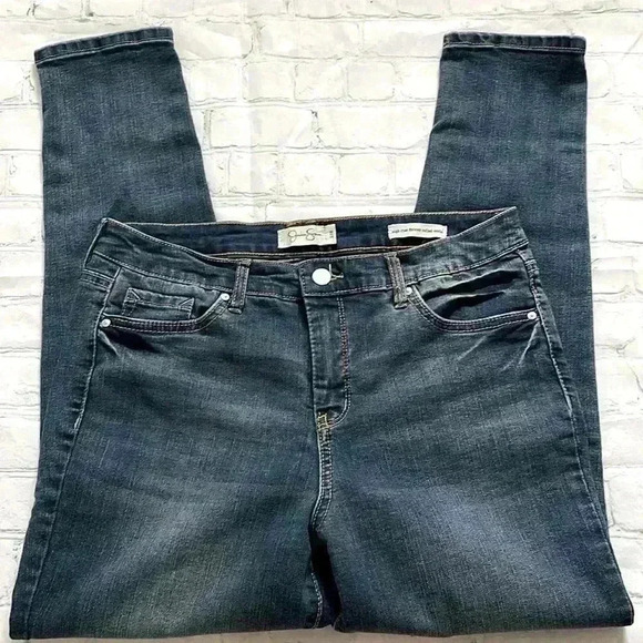 Jessica Simpson high-rise forever, rolled ankle jeans - Picture 6 of 9